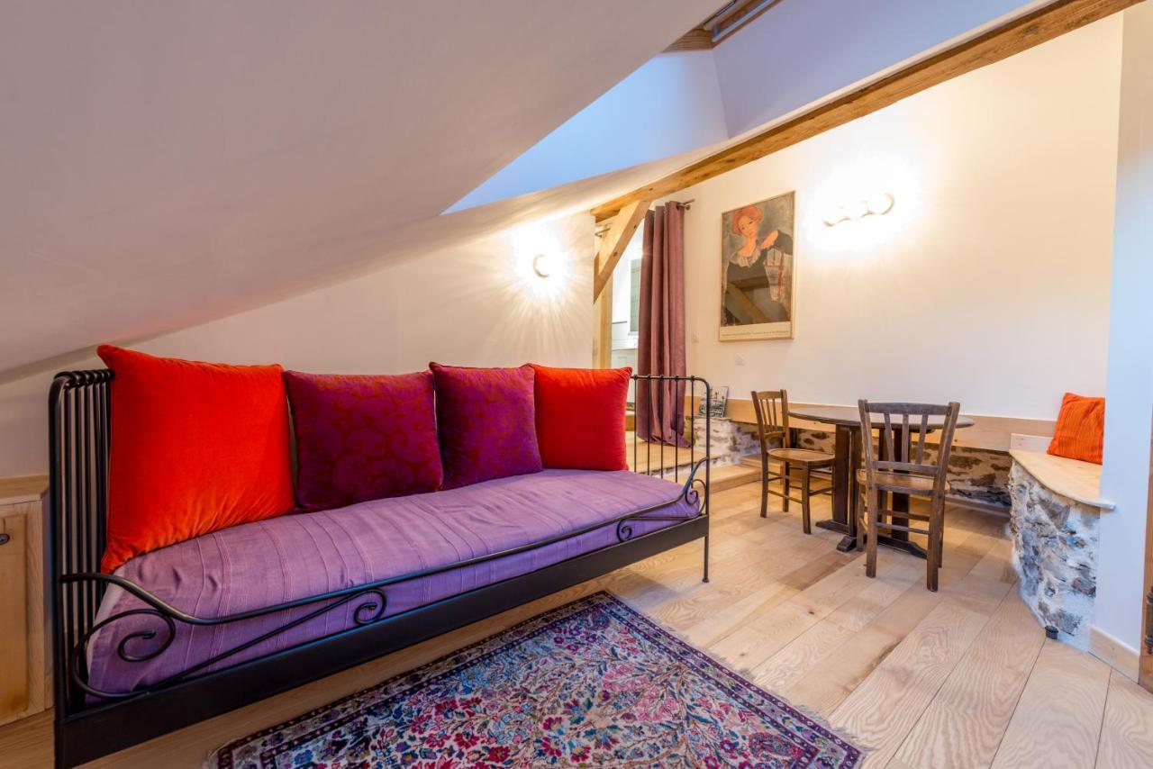 Au Cheval Blanc - Appartements Et Chambres D'Hotes Albertville Exterior photo