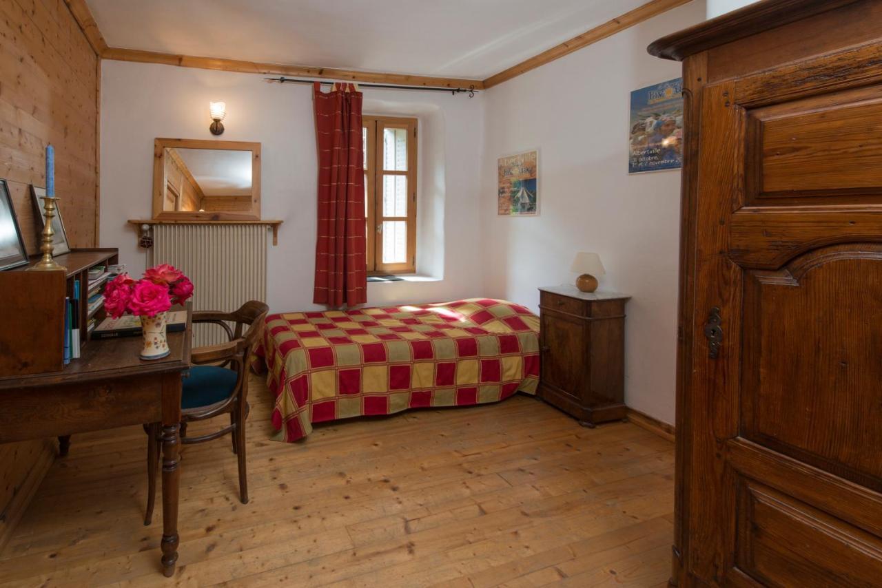 Au Cheval Blanc - Appartements Et Chambres D'Hotes Albertville Exterior photo