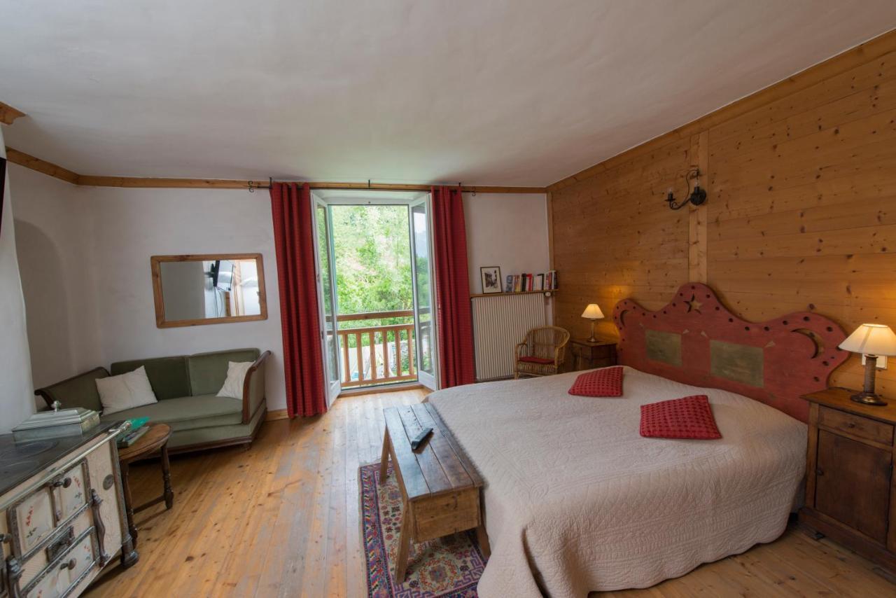 Au Cheval Blanc - Appartements Et Chambres D'Hotes Albertville Exterior photo