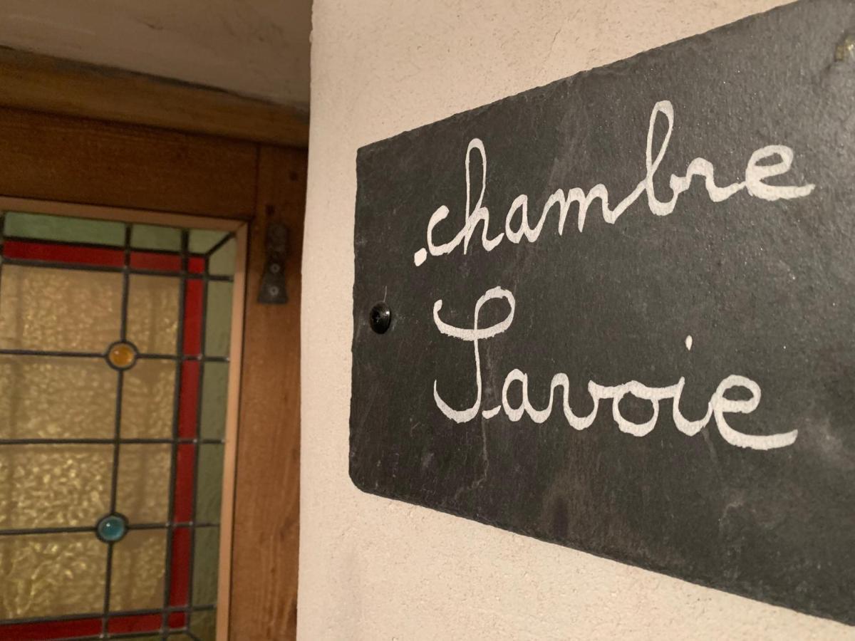Au Cheval Blanc - Appartements Et Chambres D'Hotes Albertville Exterior photo